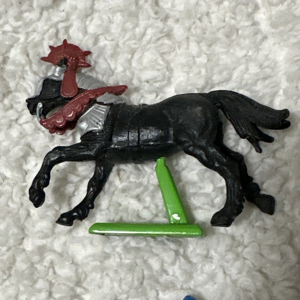 Vintage Lot 25 Britains Ltd 1971 Medieval Knights & Horse Missing Parts ‘71 ‘92 - Image 2 of 4