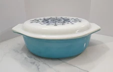 Vintage 60's Pyrex "Blue Doily" Turquoise Blue Casserole Dish & Lid 2.5 Qt