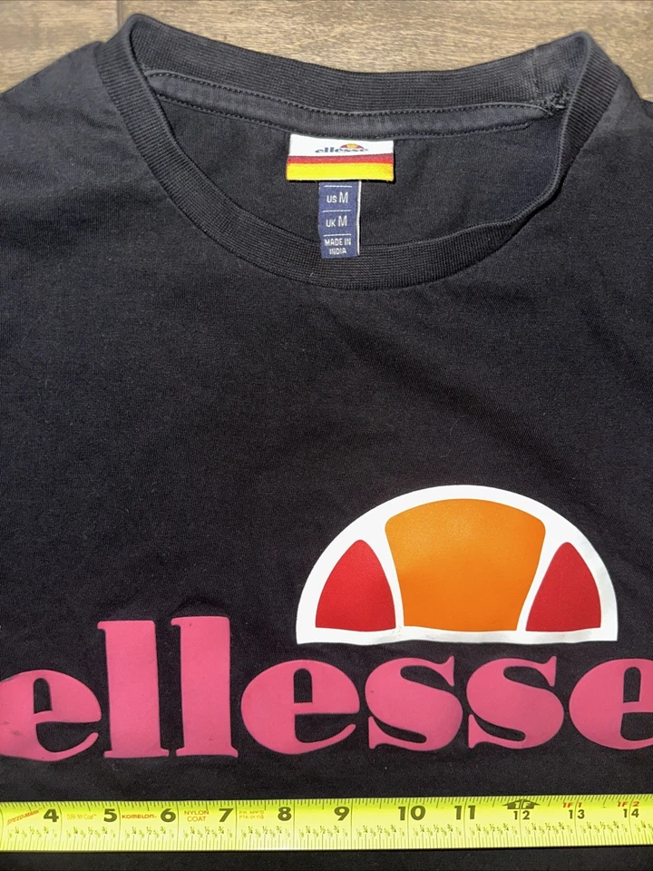 Camiseta negra Ellesse - Logotipo grande Spellout - Talla mediana Tenis Foto 2 de 3