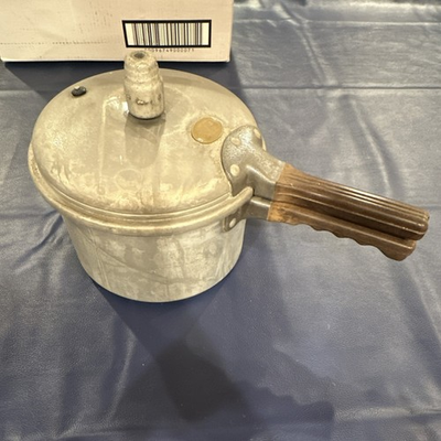 #ad Vintage Presto Model 60 Stove Top Pressure Cooker Aluminum 4qt Safety Valve $19.99