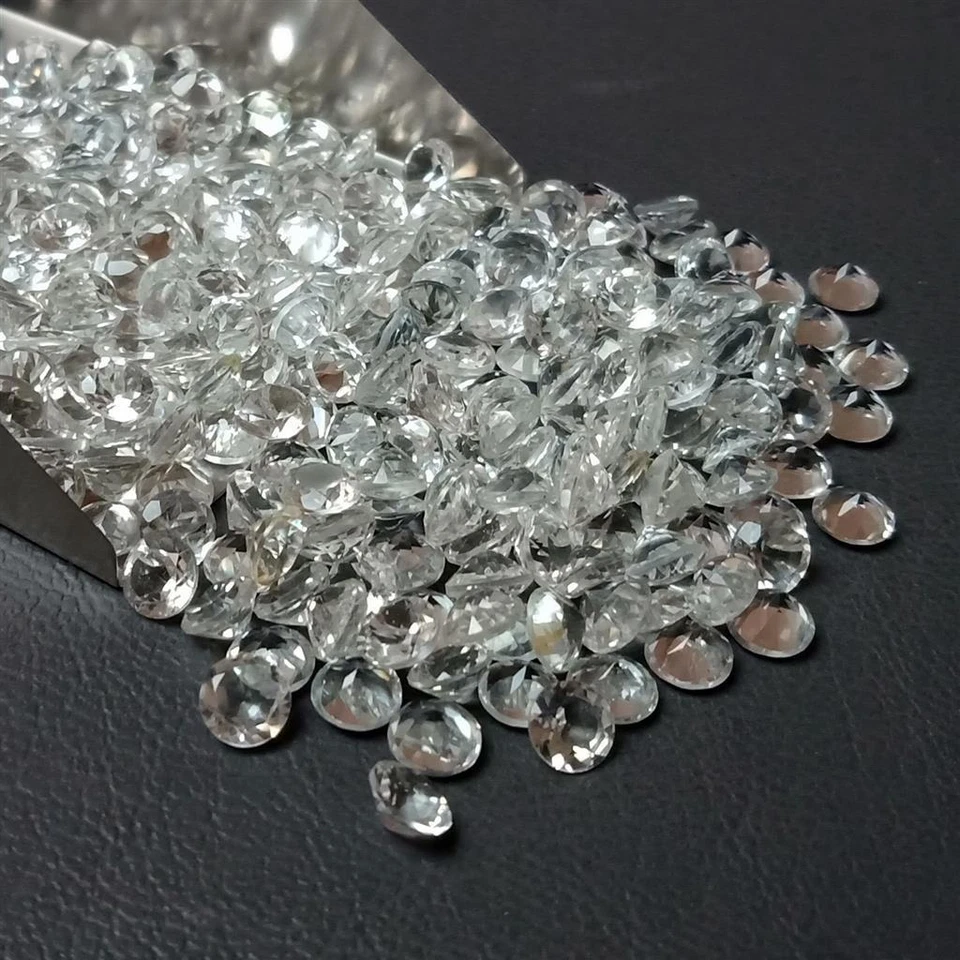 Venta al por mayor Lote de piedras preciosas calibradas sueltas de topacio blanco natural facetado redondo de 5 mm Foto 2 de 4