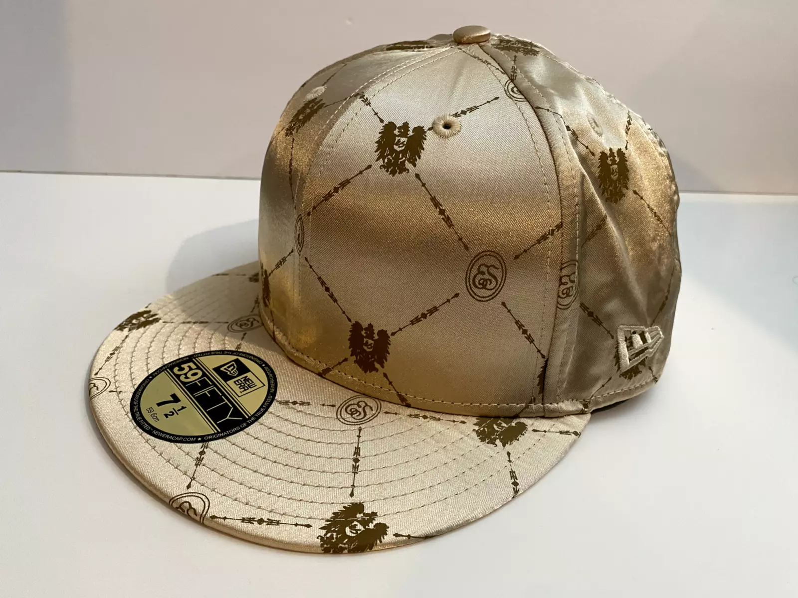 Casquette chapeau ajustée ES Skateboarding New Era Supreme 7 1/2 satin doré