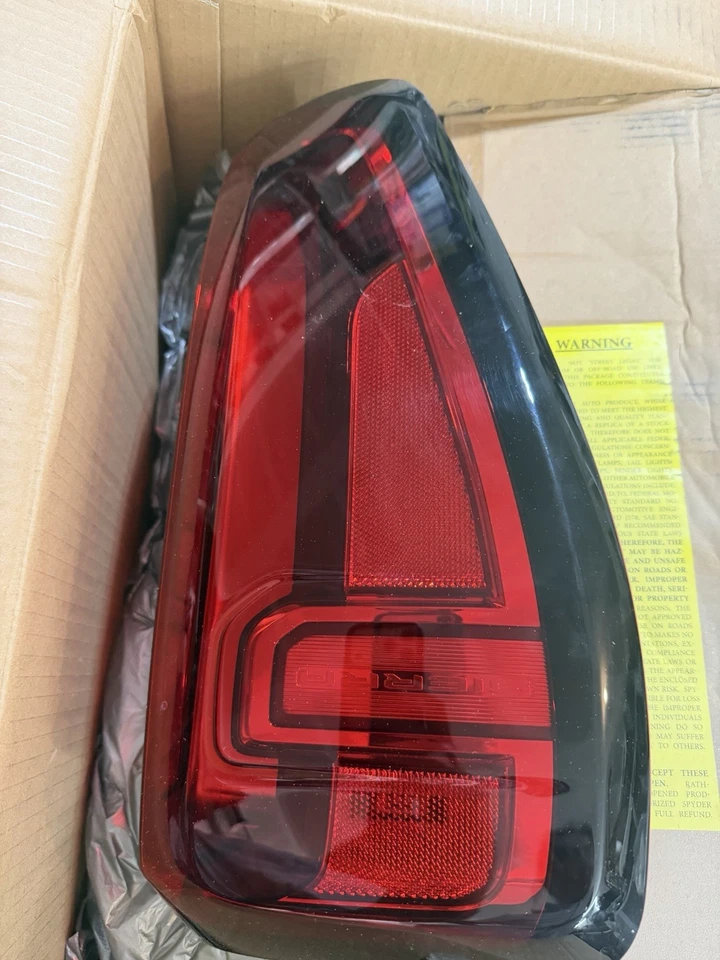 Par de luces traseras LED OEM transparentes despegues GMC Sierra 1500 SLT 2025 Foto 4 de 4