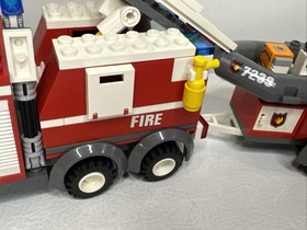 LEGO City 7239 Fire Truck 99% Complete Missing 1 Minifigure Head