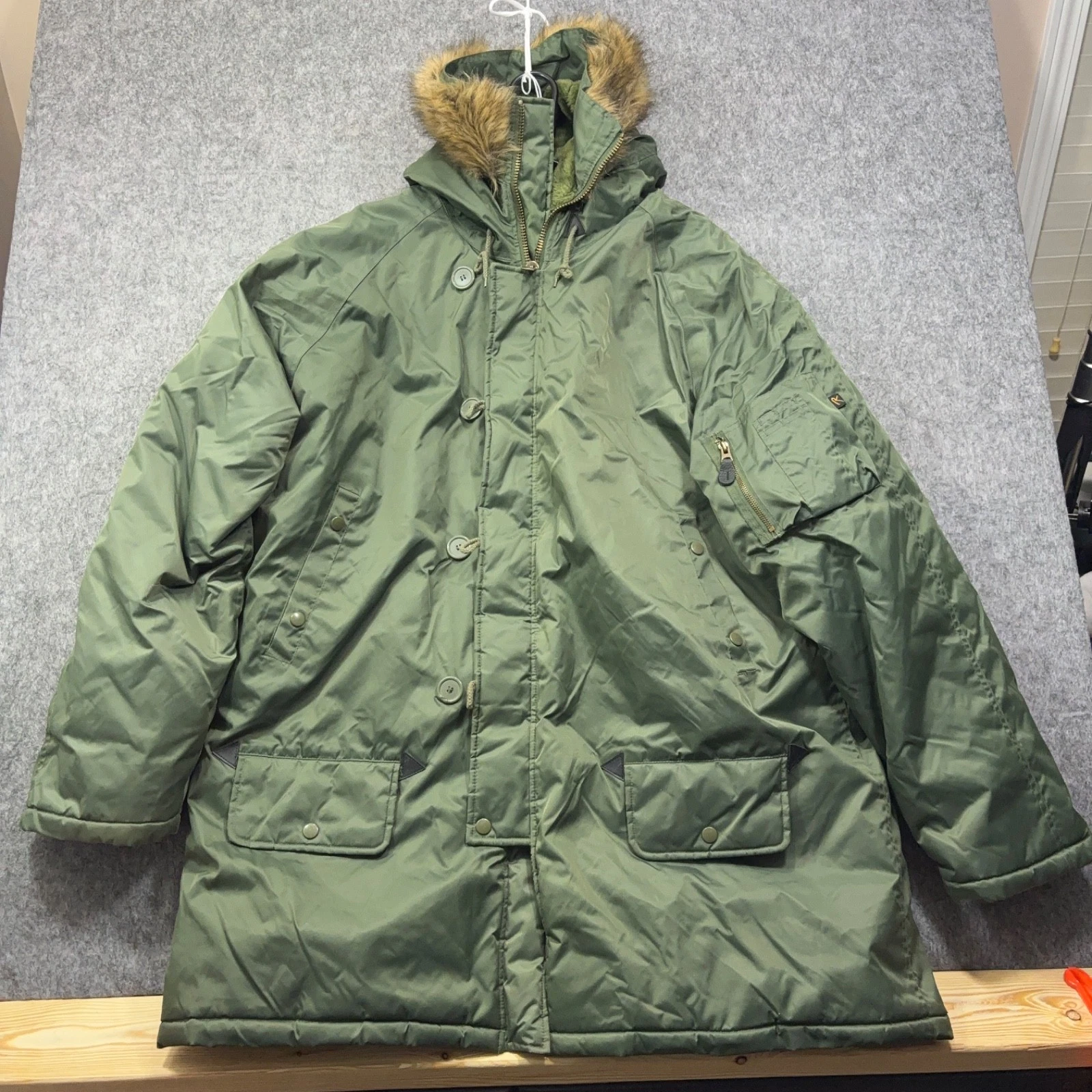 Rothco Military Extreme Cold Weather Parka Adult XL Green MIL-J-6141 Hooded Zip
Opens in a new windo