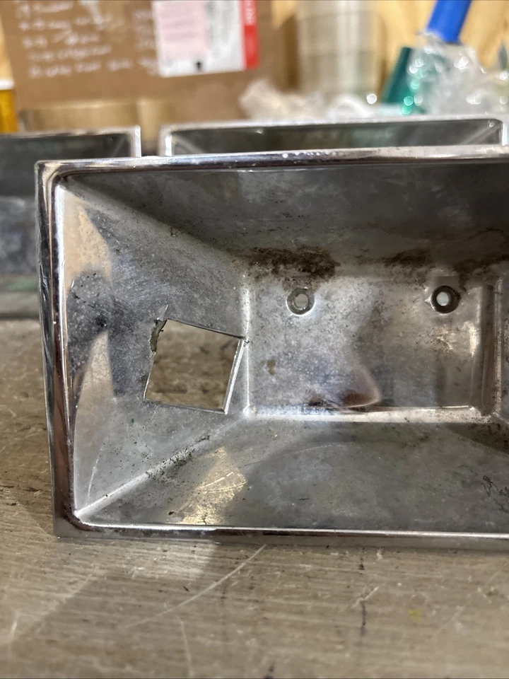 Biseles interiores de manija de puerta Fleetwood para Cadillac Brougham DeVille 1977-92 tracción trasera OEM Foto 2 de 4