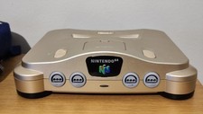 N64 Console Bundle (Gold Japan Edition) + Rumblepak + 4 Gamepads!