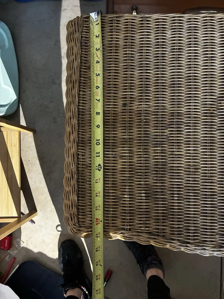 Mesita de noche de mimbre con 2 cajones color miel Foto 3 de 4