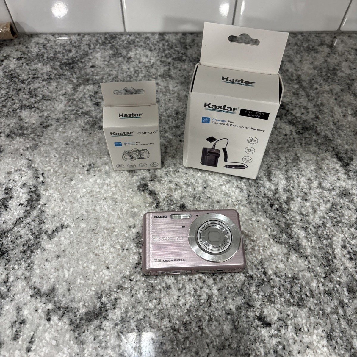 CASIO EX-Z77 ピンク 付属品フルセット Casio EXILIM EX-Z77 Light Pink 7.2 MP Digital Camera Bundle *LENS