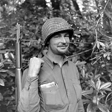 WW2 WWII Photo World War Two / US Army Soldiers in Action Normandy July 1944