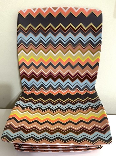 Juego de 10 platos de cena de melamina con estampado en zigzag geo marrón blanco Missoni Target - Imagen 4 de 16