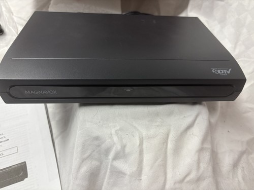 Magnavox TB110MW9 Digital to Analog Converter Box SDTV Tuner with Remote Cables - Picture 2 of 9