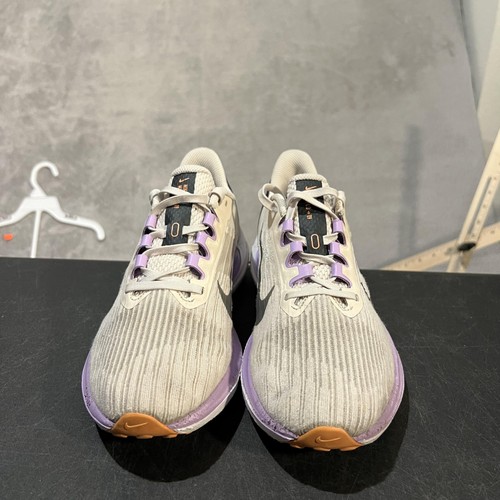 Scarpe Nike Air Winflo 9 da donna taglia 8 marrone chiaro Orewood da corsa DD8686-103 - Foto 2 di 10