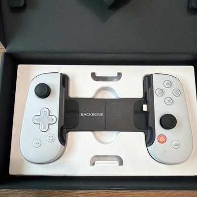 Backbone One PlayStation Edition Mobile Controller for iPhone iOS  with box 