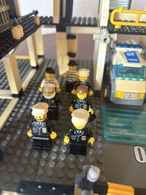 Lego 7744 Town City Police Headquarters 90% Complete With Missing manuals