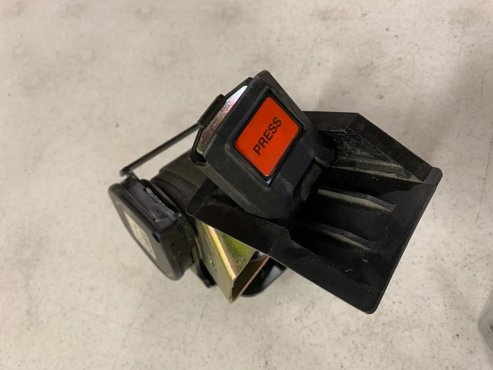 2000 01 02 03 VOLVO S40 MALETERO EQUIPAJE CORREA SOPORTE Y GOLPEADOR Foto 2 de 4