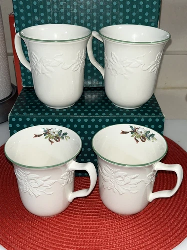 Mikasa Holiday Season Green Trim Embossed Coffee Mugs  Set of 4 NEW