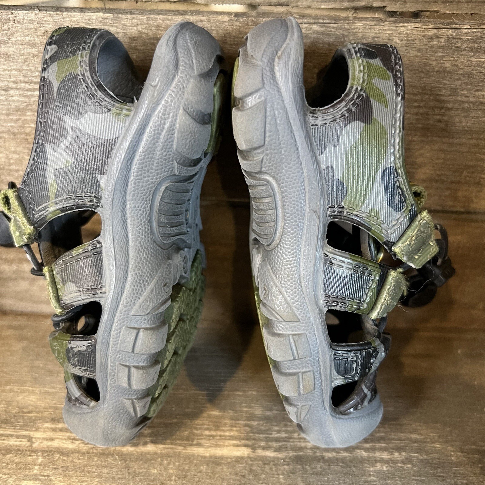 Sandali scarpe mimetiche impermeabili Newport H2 gomma Keen bambini taglia 5 C ottime condizioni