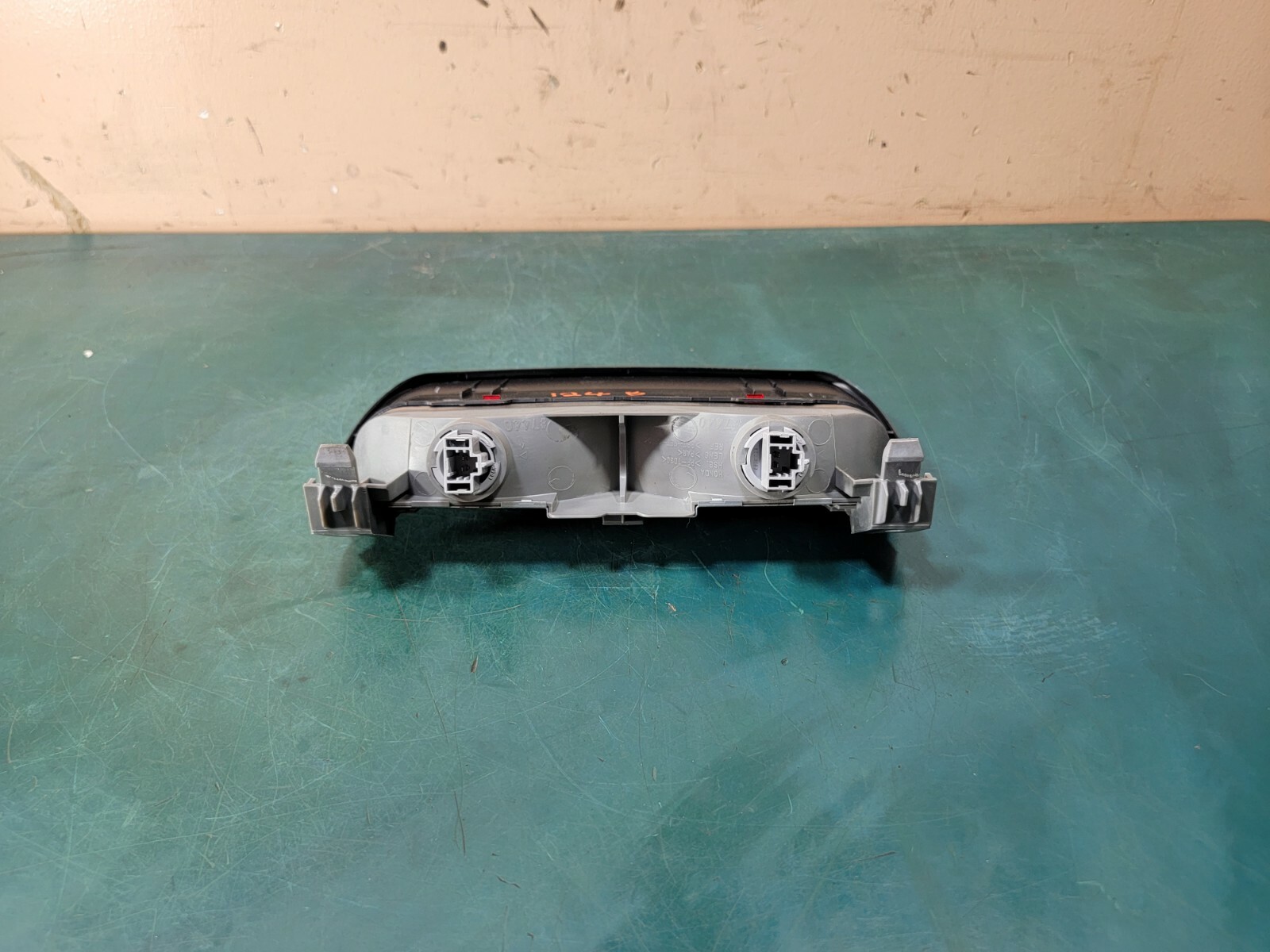 02 ACURA MDX REAR TRUNK LID LIFT GATE HIGH MOUNT 3RD THIRD BRAKE LIGHT