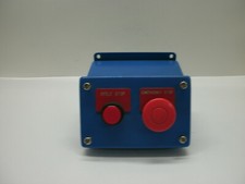 SQUARE D 2 PUSHBUTTON SWITCH WITH METAL ANGLED FRONT CYCLE STOP/EMERGENCY STOP