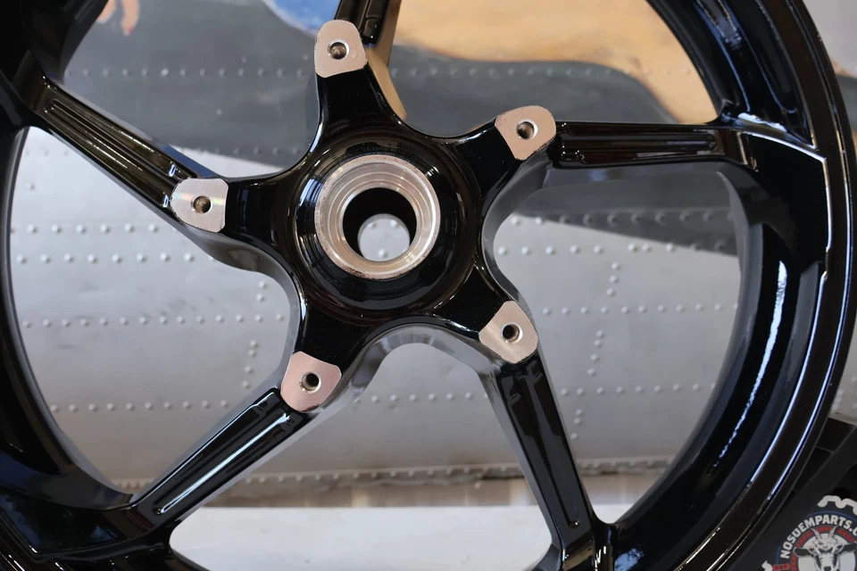 43300481 НОВОЕ ОРИГИНАЛЬНОЕ ПЕРЕДНЕЕ КОЛЕСО HARLEY FXSE PRO STREET BREAKOUT АГРЕССОР 2016-2017 годов выпуска - Изображение 4 из 4