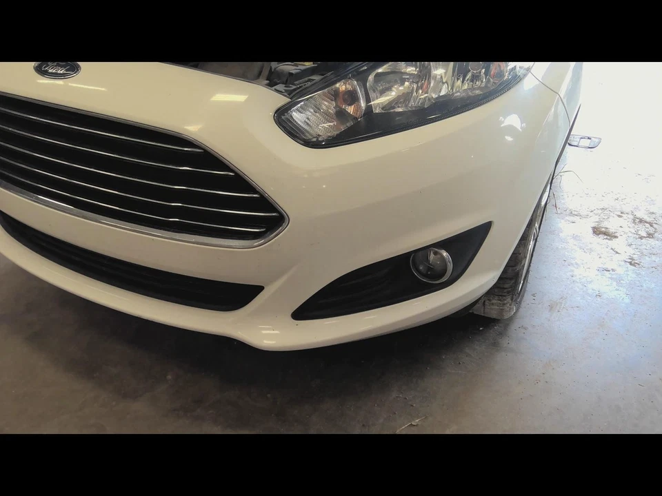 Used Front Bumper Assembly Front fits: 2019 Ford Fiesta SE w/o rocker mouldings Foto 4 de 4