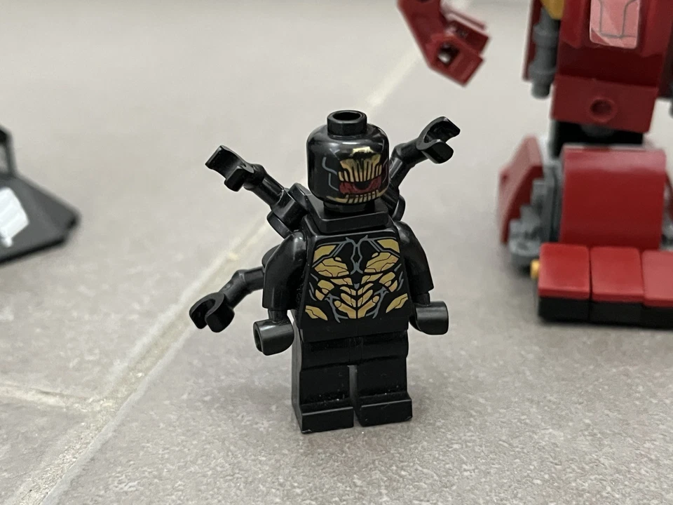 LEGO MARVEL SUPER HEROES 76104 LE COMBAT DE HULKBUSTER - Photo 2/4