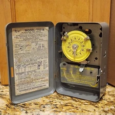 Intermatic T101 B 24 Hour Mechanical Timer Wall Switch Single Pole Single Throw