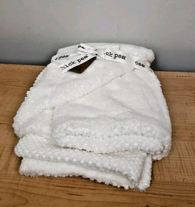 Chick Pea Baby Blanket White Unisex Reversible Plush Textured 40”x30” with Tags