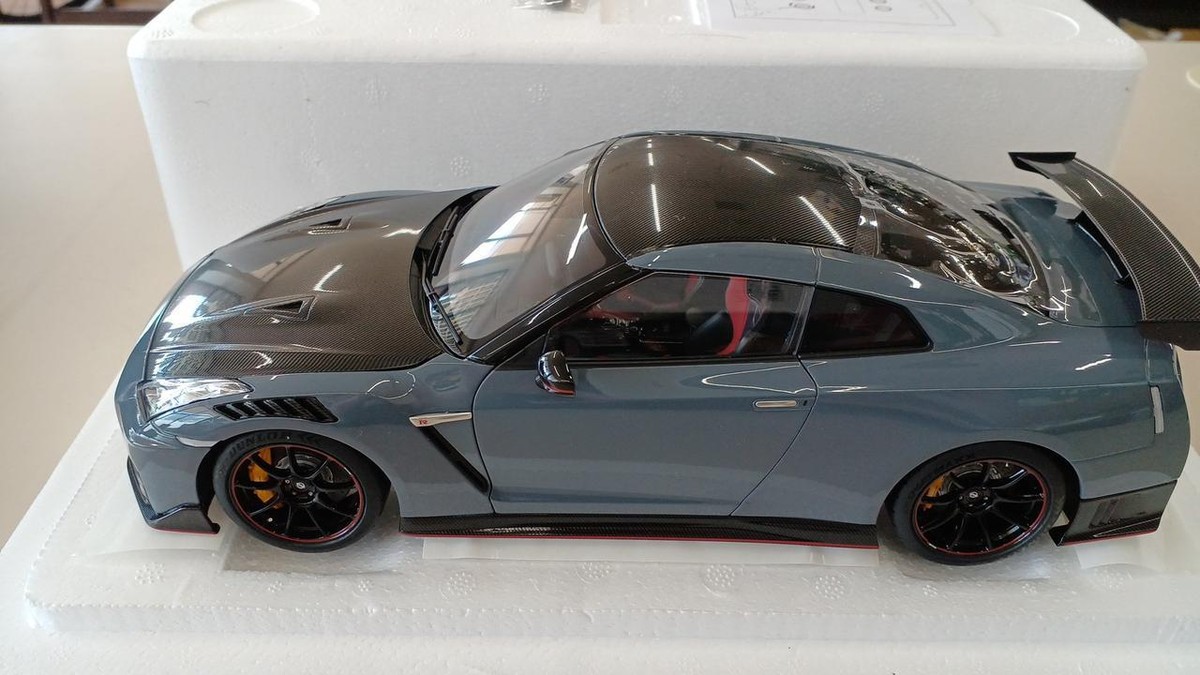 AUTOart 1/18 日産 GT-R (R35) Nismo 特別版 AUTOart 1/18 Nissan GT-R R35 Nismo Special Edition Vibrant