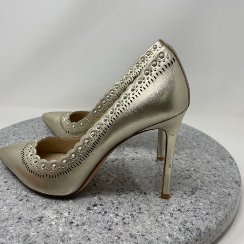 Pour La Victoire Pump Heels Womens 9.5 Gold Faux Pearls Accents Stilettos Shoes - Picture 6 of 22