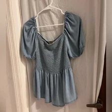 Coco and Shay blue chambray smocked babydoll top size xl