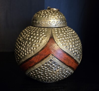 Vintage Massivholz & gehämmertes Metall Kugelförmige Schmuckschatulle Tischschmuck