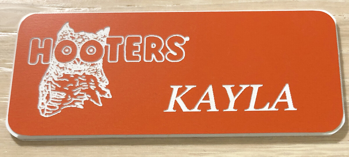 HOOTERS ピンバッジ Hooters Tank Pin - Spencer's