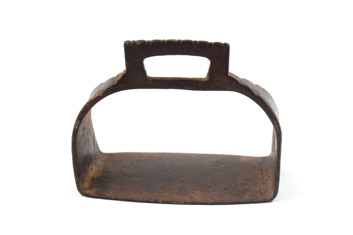 Fauteuil en cuir anglais ancien + repose-pieds, vers la fin du XIXe
