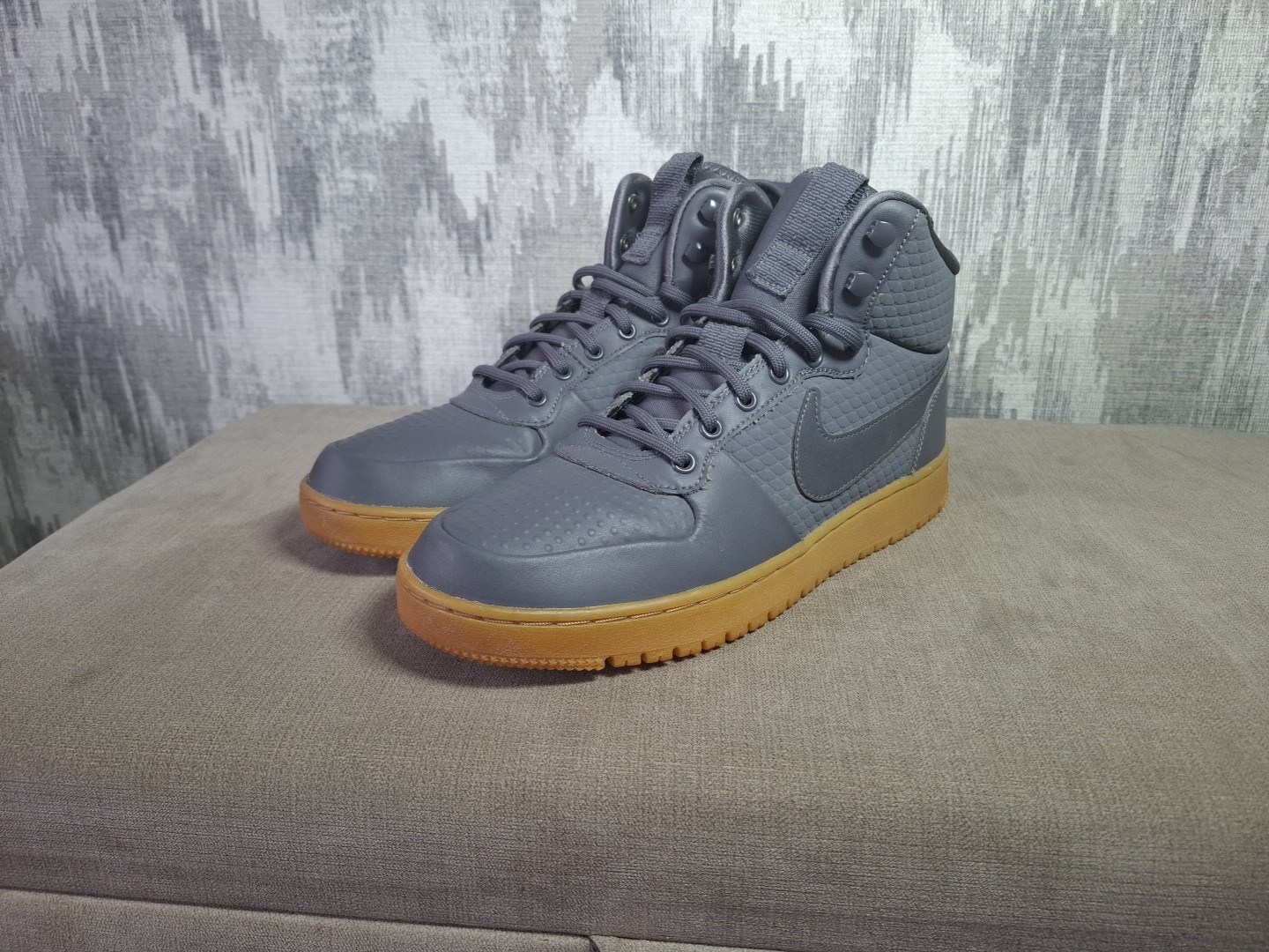 SAOLA Scarpe da ginnastica uomo Nike Court Borough metà inverno taglia UK 7 grigio suola gomma ottime condizioni