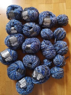 900 g Wolle von Lana Grossa blau meliert 100 % Schurwolle stricken