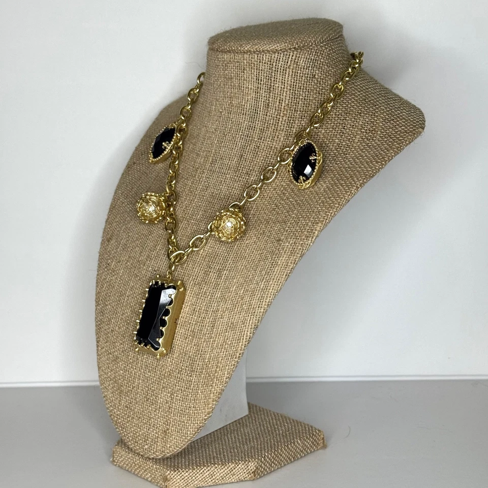 Collar Grueso Zenzii Resina Azul y Dijes Dorados Tono Dorado Foto 3 de 4