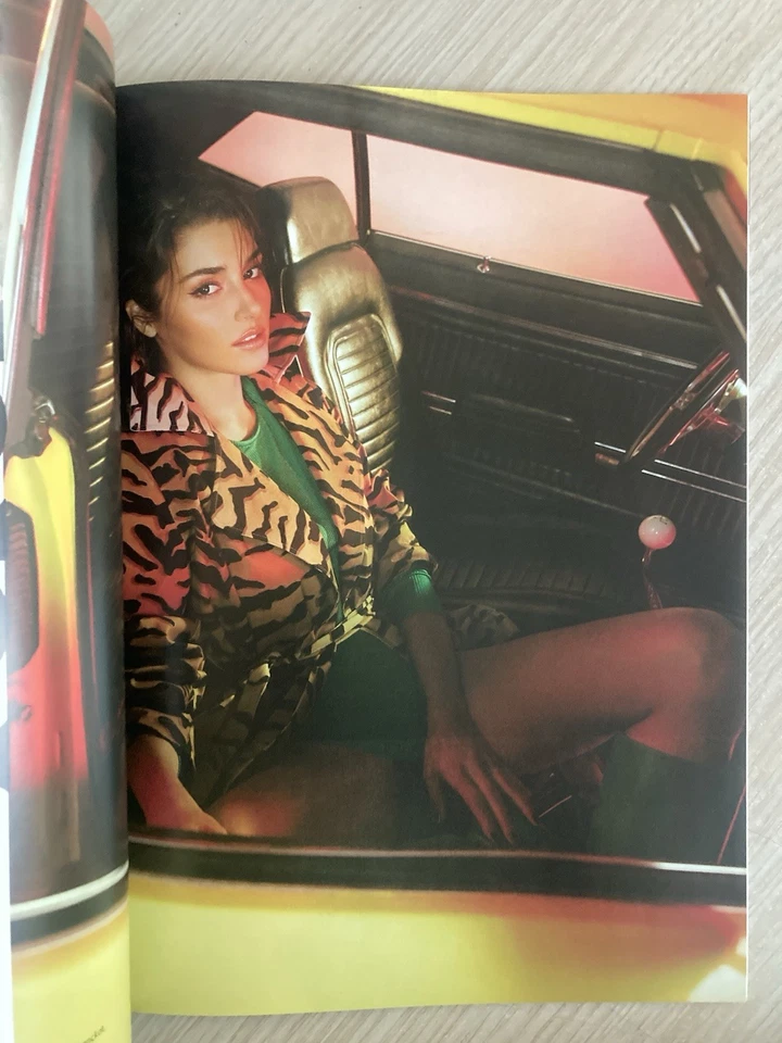 inStyle Turkey November 2021 Hande Erçel - Deniz Işın - Image 2 of 4