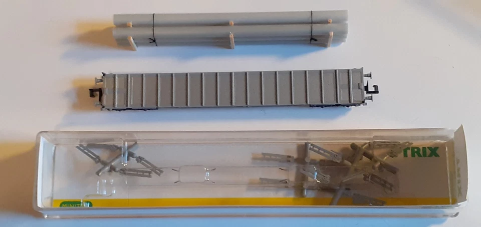 TRIX 15608 N GAUGE - WAGEN FLACH SBB - (DOUBLE BOGIE FLAT TRUCK WITH PIPE LOAD) - Image 3 of 3