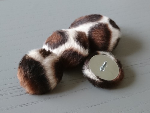 Animal Print Fabric Buttons 25mm 31mm 37mm Large, Extra Large & Huge Buttons - Picture 7 of 10