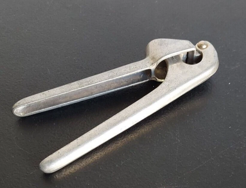 GARLIC PRESS VINTAGE ALUMINUM MADE IN ITALY.
