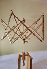 Wooden Umbrella Swift Yarn Winder   Foldable Skein Winding Tool - PreOwned