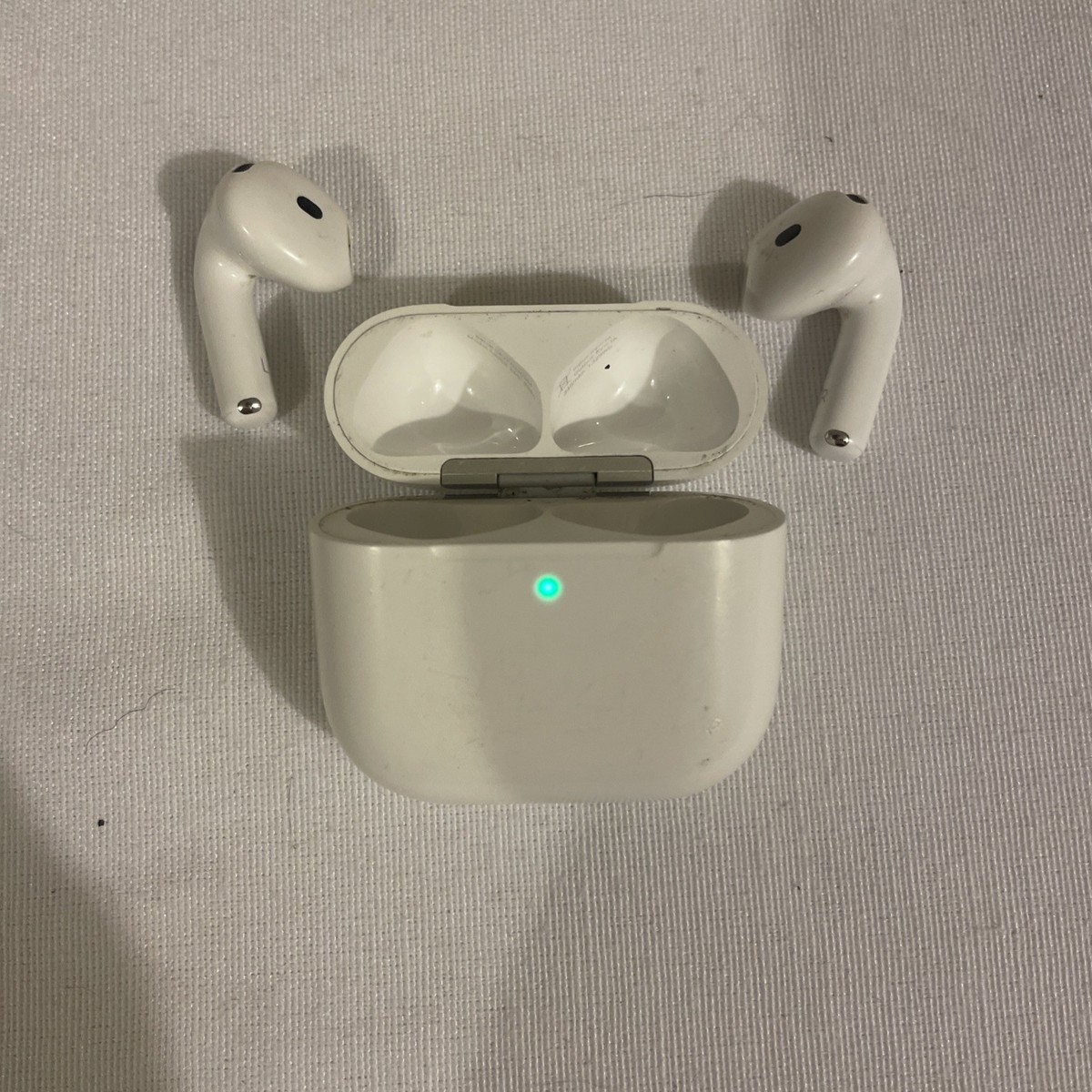 Apple AirPods (4th Generation) A3053 A3050 A3058 White (Bluetooth