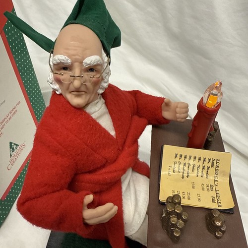 Holiday Creations, Dickens, Scrooge Scene Plays Music Candle Lights w/ Box WORKS - 第 8/12 張圖片