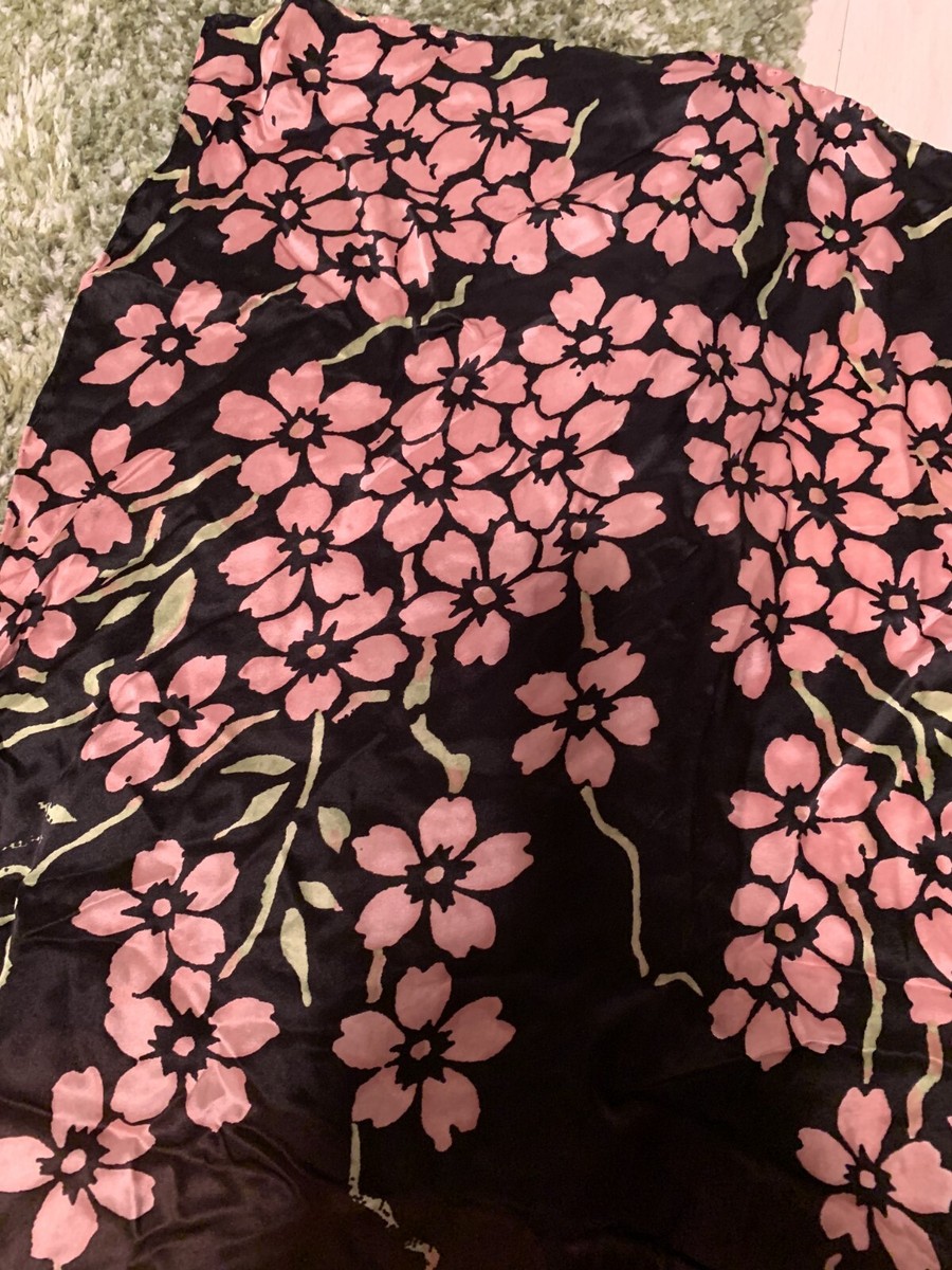 2003SS GUCCI by Tom Ford 和柄刺繍シルクスカーフ 00s 2003SS GUCCI by Tom Ford 和柄刺繍シルクスカーフ 00s Spring