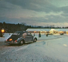 Mountaineer Motor Inn at Mt Mansfield, Stowe, VT - VW Bug 1960s VTG Postcard UNP