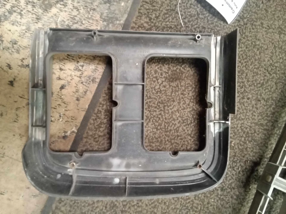 OEM PASSENGER SIDE GRILLE Headlamp Assembly CHEVY VAN 20 SERIES Right 85 86 87 - Image 2 of 2