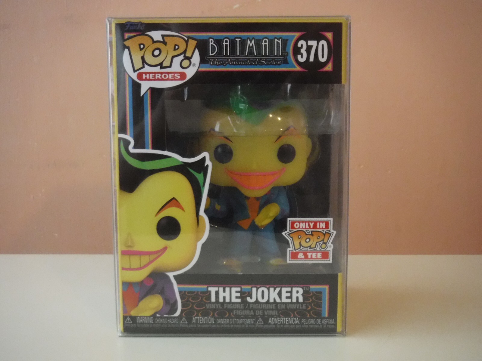 En Oferta ¡Funko Pop! Batman La Serie Animada - El Traje Azul Joker (Luz Negra) #370