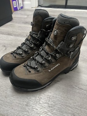 LOWA Camino Evo GTX Men's US 9 Hiking Boots Medium Width